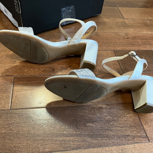 Naturalizer Bristol Sandal in pearl White - Picture 3 of 5